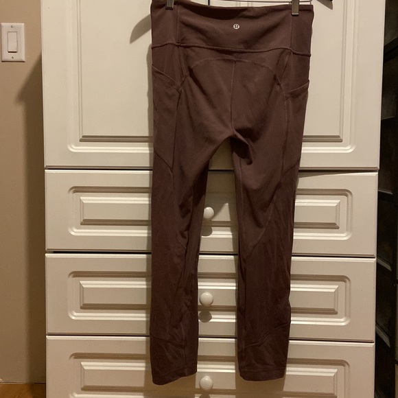 Lululemon 23’ cropped size 12 leggings - Picture 2 of 6